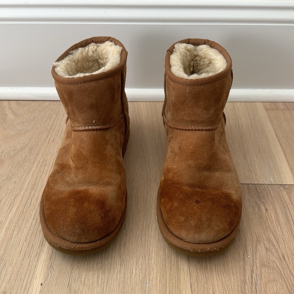 UGG women’s boots - Picture 2 of 4